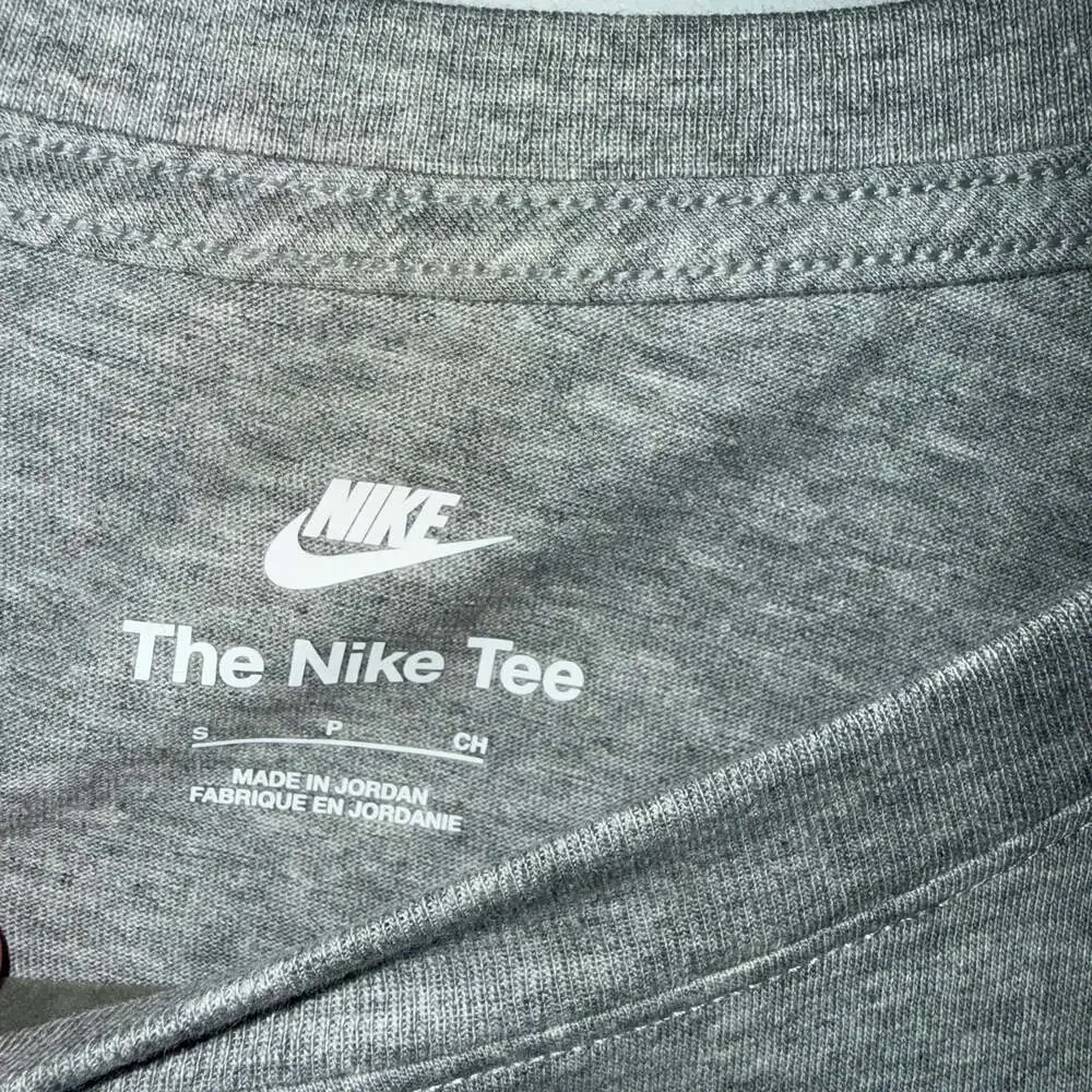 Nike Gray Heather Embroidered Swoosh‎ T-Shirt, Size Small
